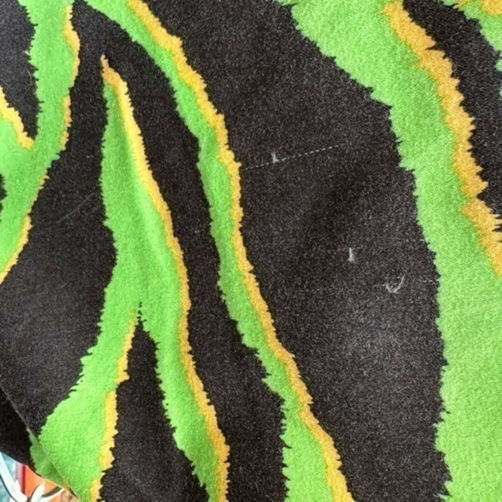 Loudmouth Men’s Golf Pants, 44Wx26L (Green & Black Tiger Stripe Pattern) - Picture 7 of 7